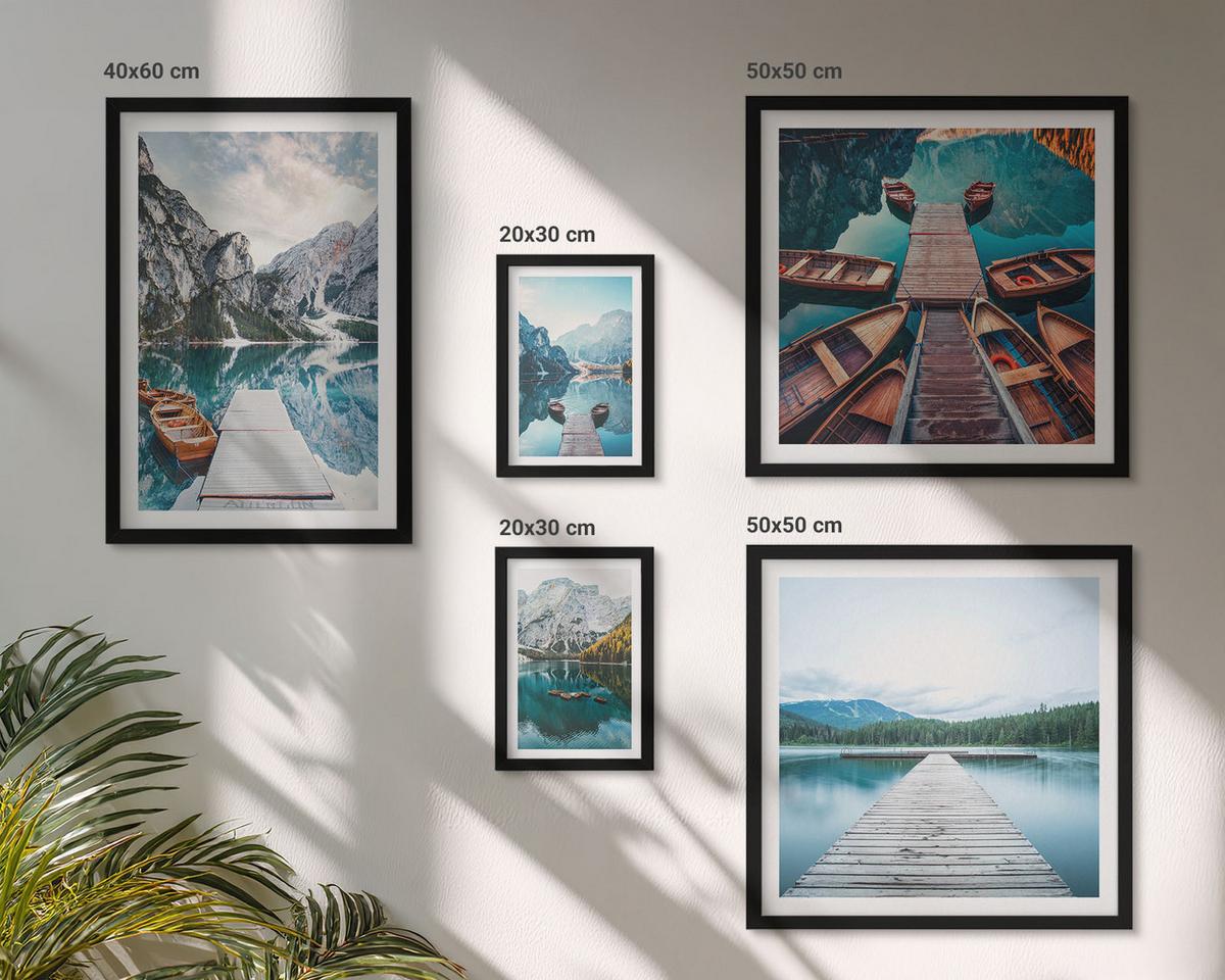 BILDER SET 5er Set - 50x50 cm & 20x30 cm & 40x60 cm Schwarzer Rahmen - Holzstege am See, Boote - Schwarz, Kunststoff (40/60cm) - TULUP