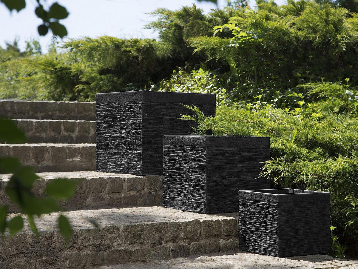 BLUMENTOPF schwarz quadratisch 30/30/28 cm Paros - Schwarz, Naturmaterialien (28cm) - Beliani
