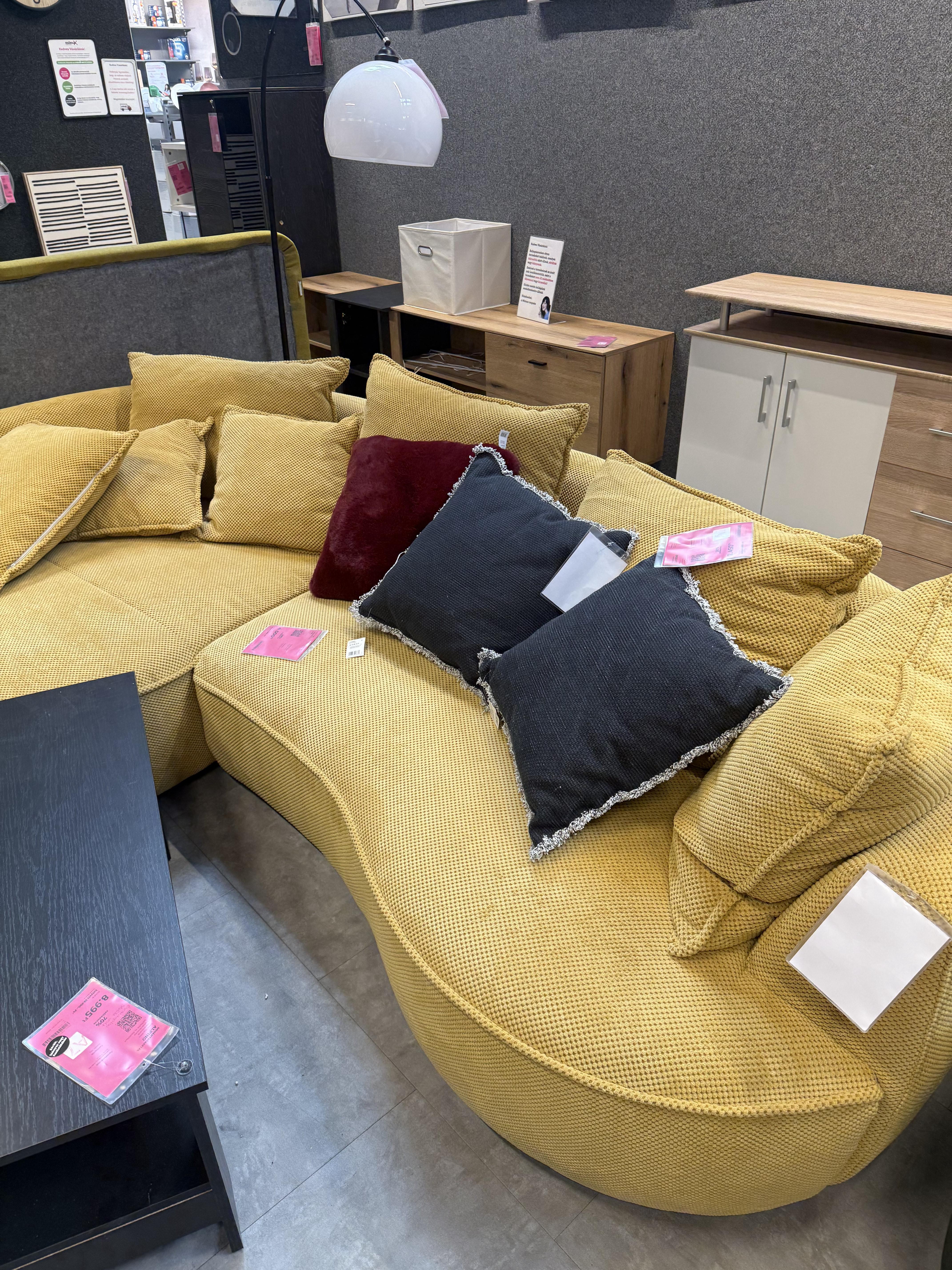 CSEPEL OUTLET SAROKKANAPÉ LEVI