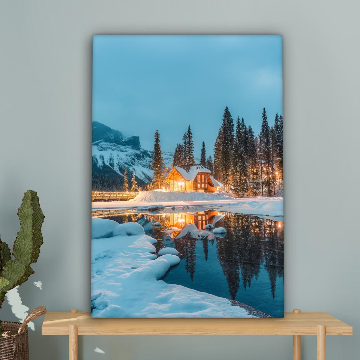 LEINWANDBILD Winterlandschaft - Natur - Haus - Berge - Schnee Wanddeko 40x60 cm - Hellblau, Textil (40/60cm) - MuchoWow