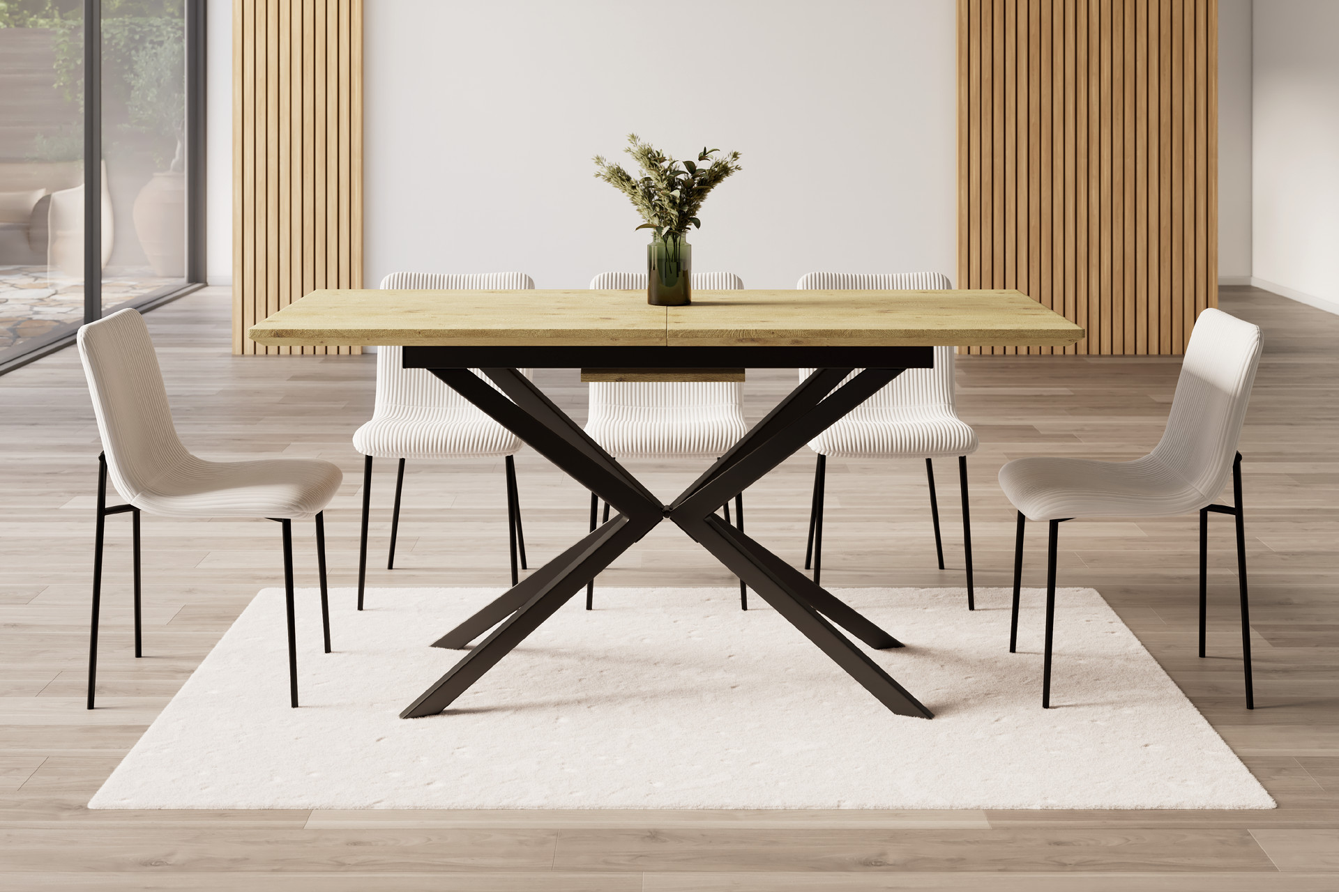 Holztisch mit schwarzen Metallfüßen auf weißem Teppich mit weißen Cordstühlen