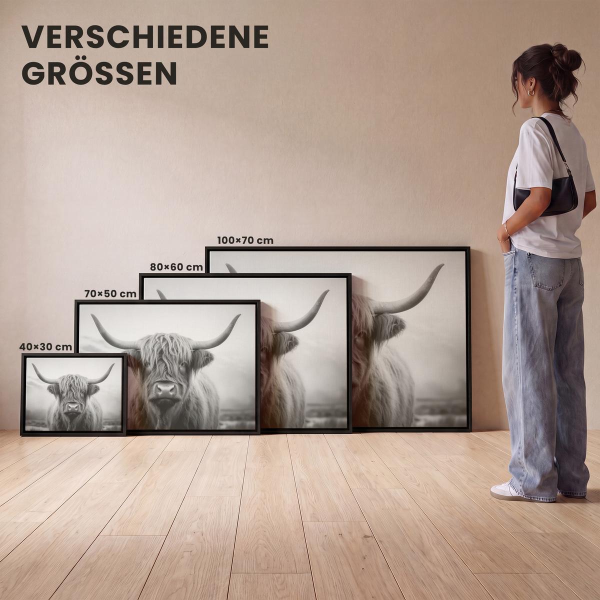 LEINWAND Bilder mit Rahmen - Schottischer Highlander - Nebel - Schwarz - Weiß - 100x70 - Grau, Textil (100/70cm) - MuchoWow