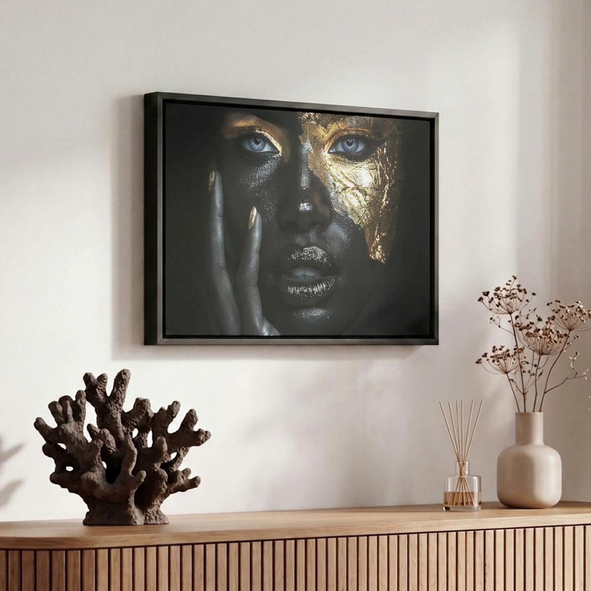 LEINWAND Bilder mit Rahmen - Frau - Gold - Porträt - Schwarz-Weiß - Luxus - 30x20 - Hellblau, Textil (30/20cm) - MuchoWow