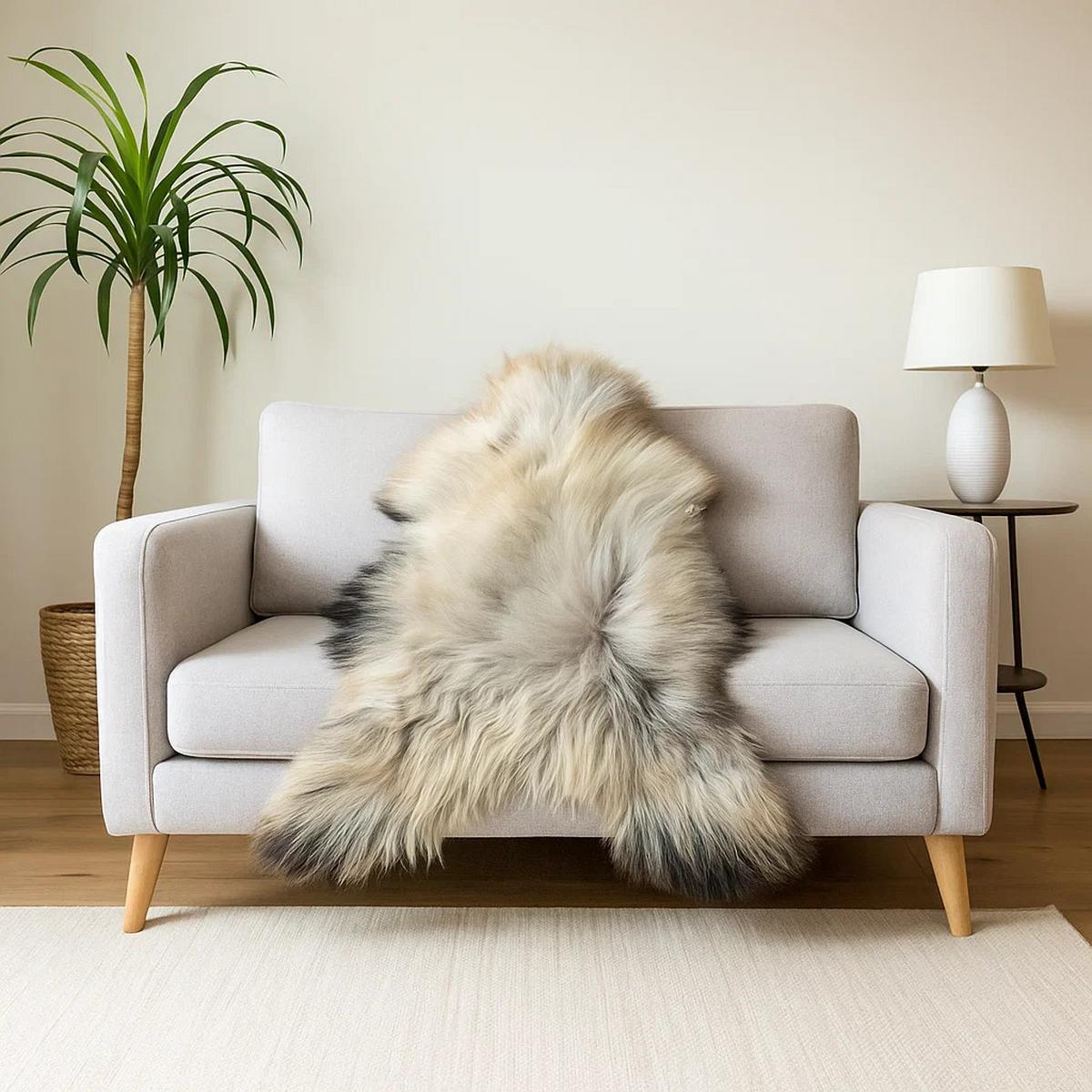SCHAFFELL Ganzes Island Lammfell Langhaarig Cremeweiß/Schwarze Spitzen, ca. 140 cm - Creme/Schwarz, Fell (70/140cm) - Provellus