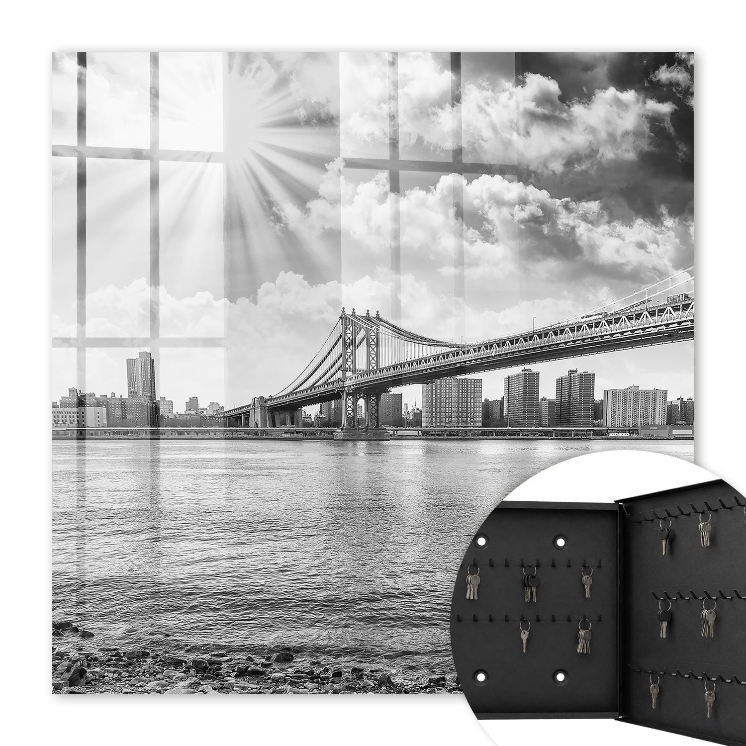 SCHLÜSSELBOX Schwarz 30x30 cm- Türöffnung nach rechts - Die Stadt und die Brücke - Multicolor, Metall (30/30/5cm) - TULUP