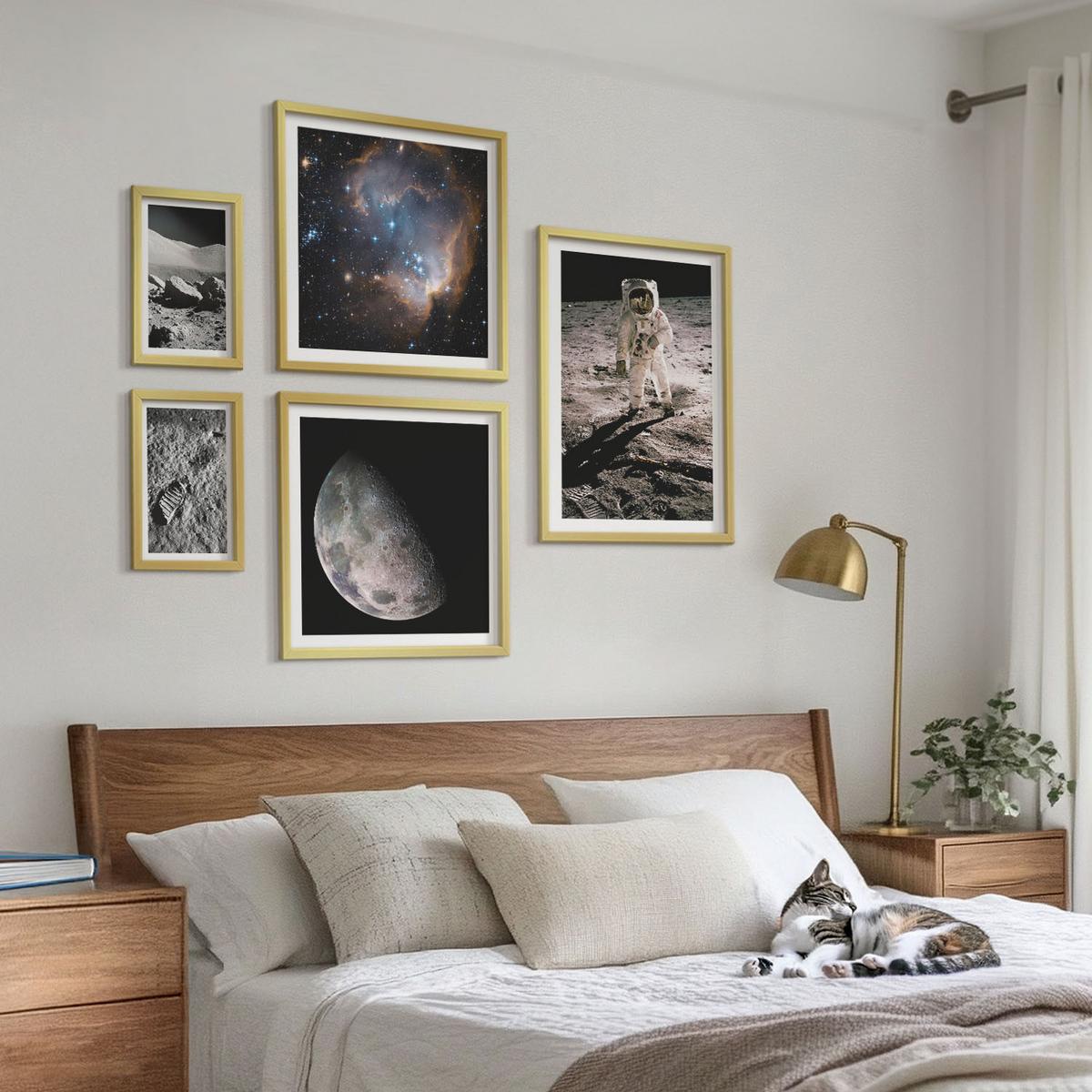 BILDER SET 5er Set - 50x50 cm & 20x30 cm & 40x60 cm Goldrahmen - Astronautenfoto vom Mond - Goldfarben, Kunststoff (40/60cm) - TULUP