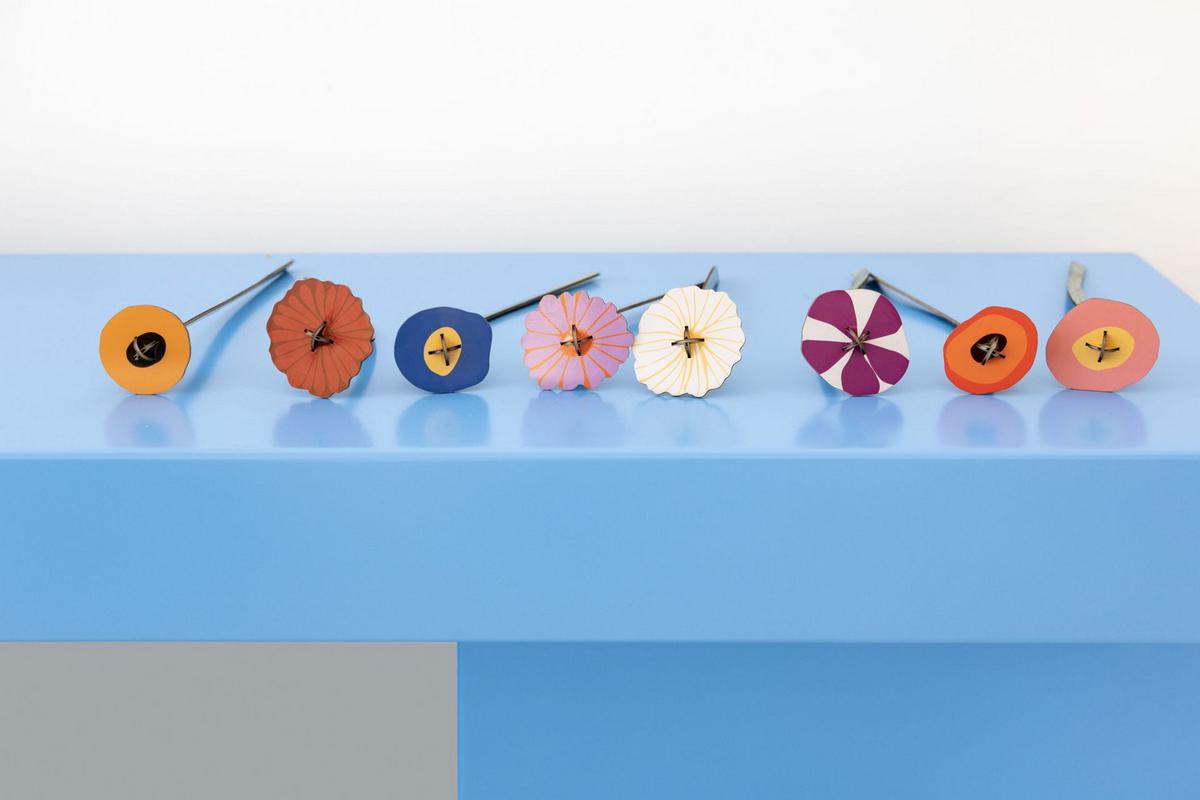 DEKOFIGUR Leuchtende Blüte 3/27.5 cm - Multicolor, Wellpappe (3/27.5/6cm) - Studio Roof