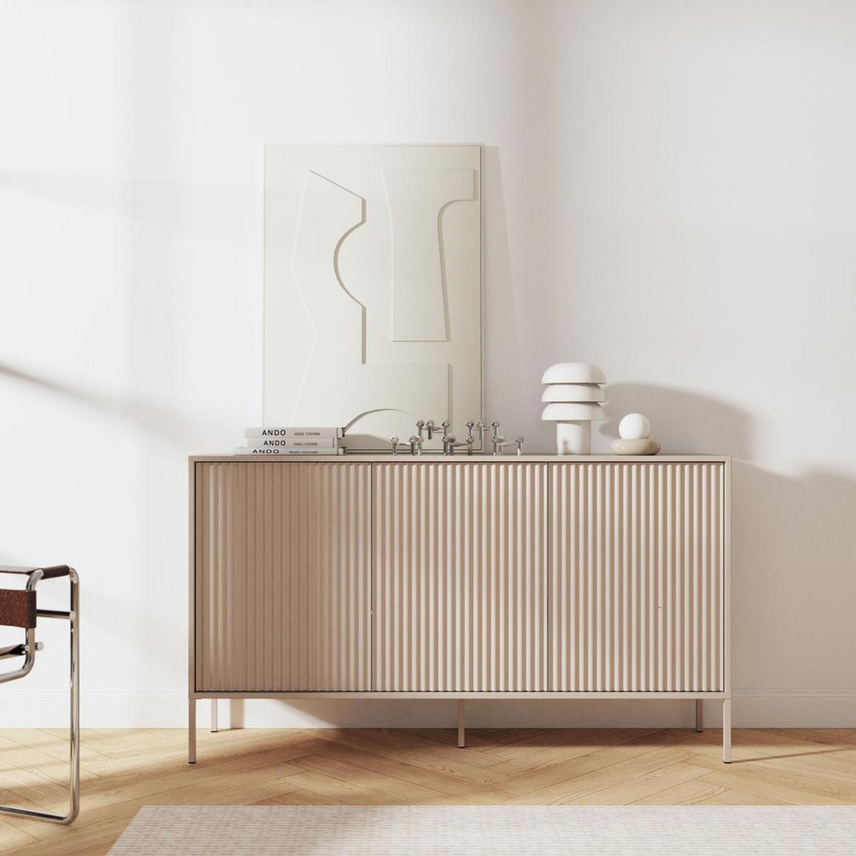 KOMMODE Noto mit 3 Türen und geriffelten Fronten, 154 cm - Kaschmir, Holzwerkstoff (154/38/87cm) - Beautysofa