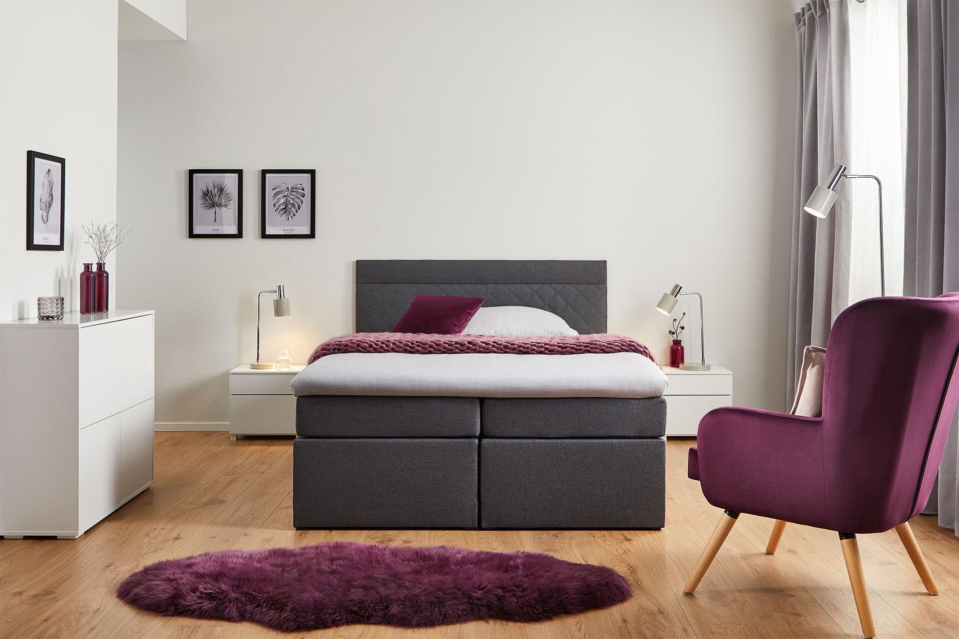 Attraktives Boxspringbett mit gemütlicher Bonellfederkernmatratze und einen Topper mit Schaumstoffkern günstig kaufen bei moemax