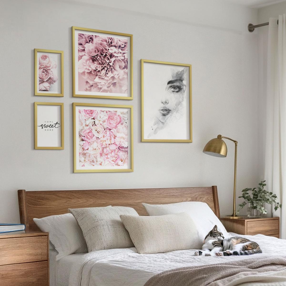 BILDER SET 5er Set - 50x50 cm & 20x30 cm & 40x60 cm Goldrahmen - Pfingstrosenporträt einer Frau zu Hause - Goldfarben, Kunststoff (40/60cm) - TULUP