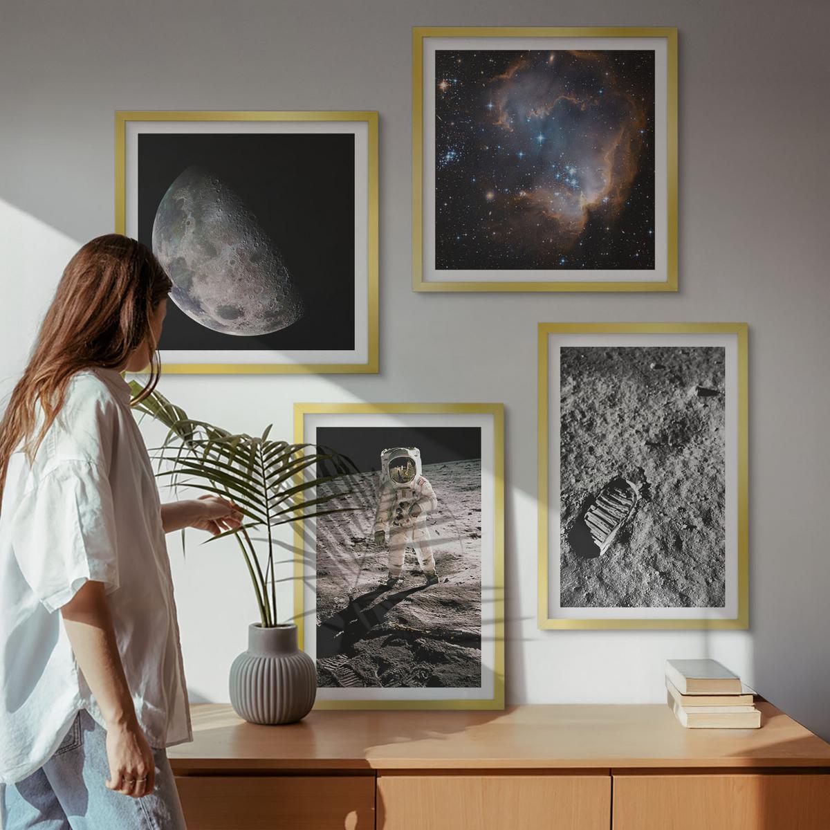 BILDER SET 4er Set - 50x50 cm & 40x60 cm Goldrahmen - Astronautenfoto vom Mond - Goldfarben, Kunststoff (50/50cm) - TULUP
