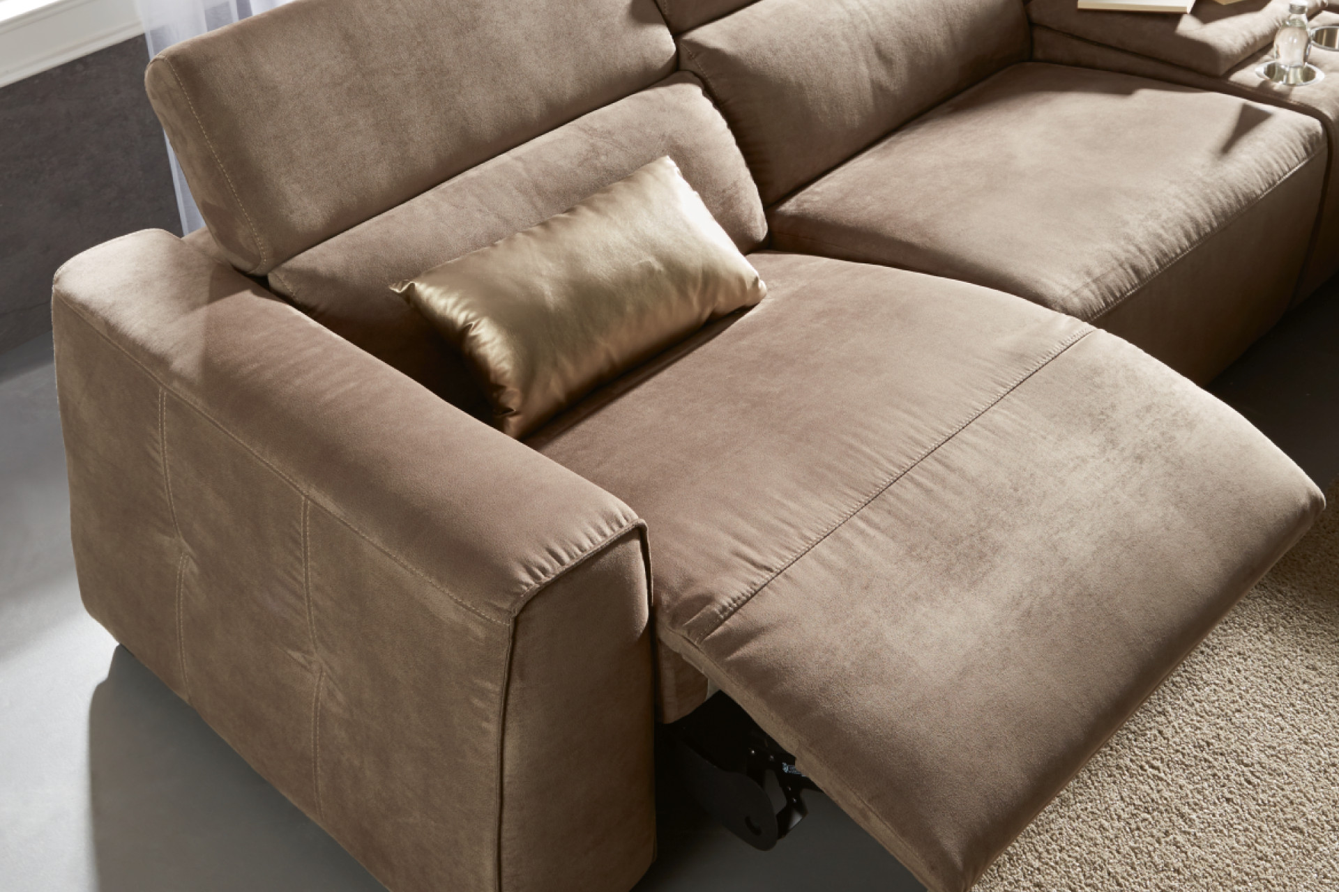 Sofas mit Relaxfunktion Kopfteil & Sitztiefenverstellung mömax