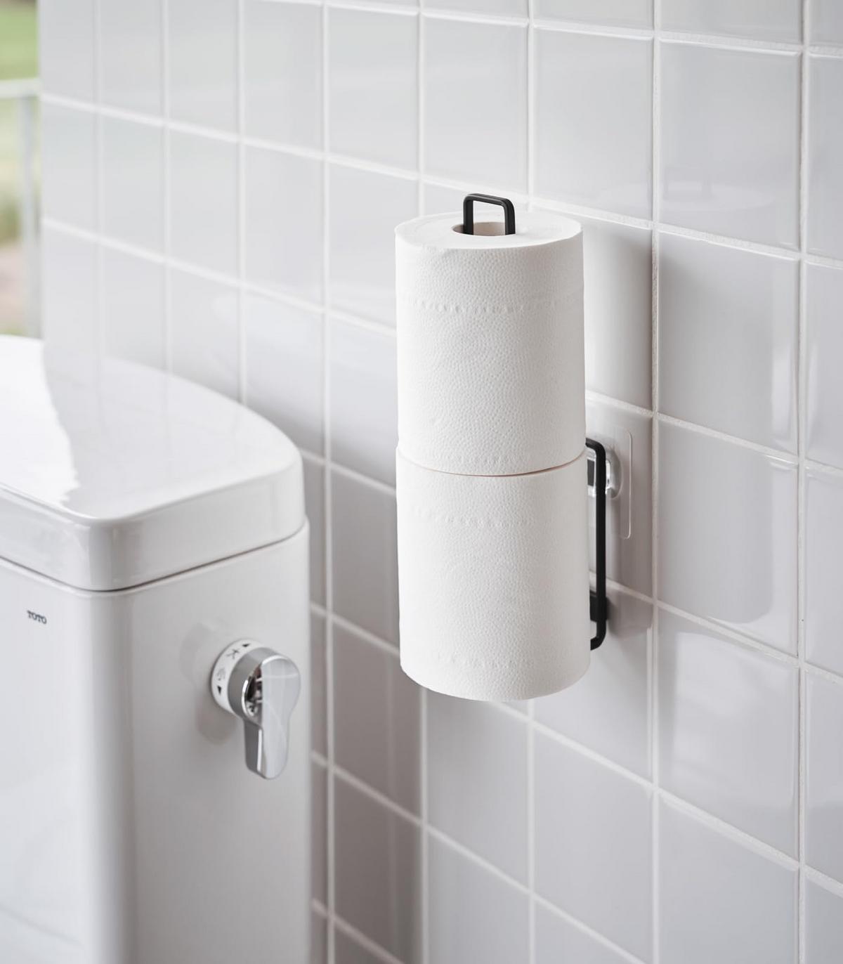 TOILETTENPAPIERHALTER mit Saugnapf – H25 cm - Schwarz, Kunststoff (7.7/25/4.5cm) - Yamazaki