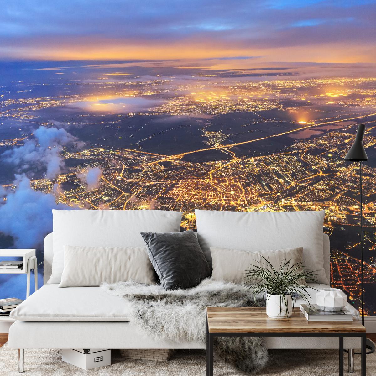 FOTOTAPETE für Wohnzimmer Vogelperspektive Beleuchtete Stadt Skyline 450x315 - Gelb/Orange, Papier (450/315cm) - Muralo