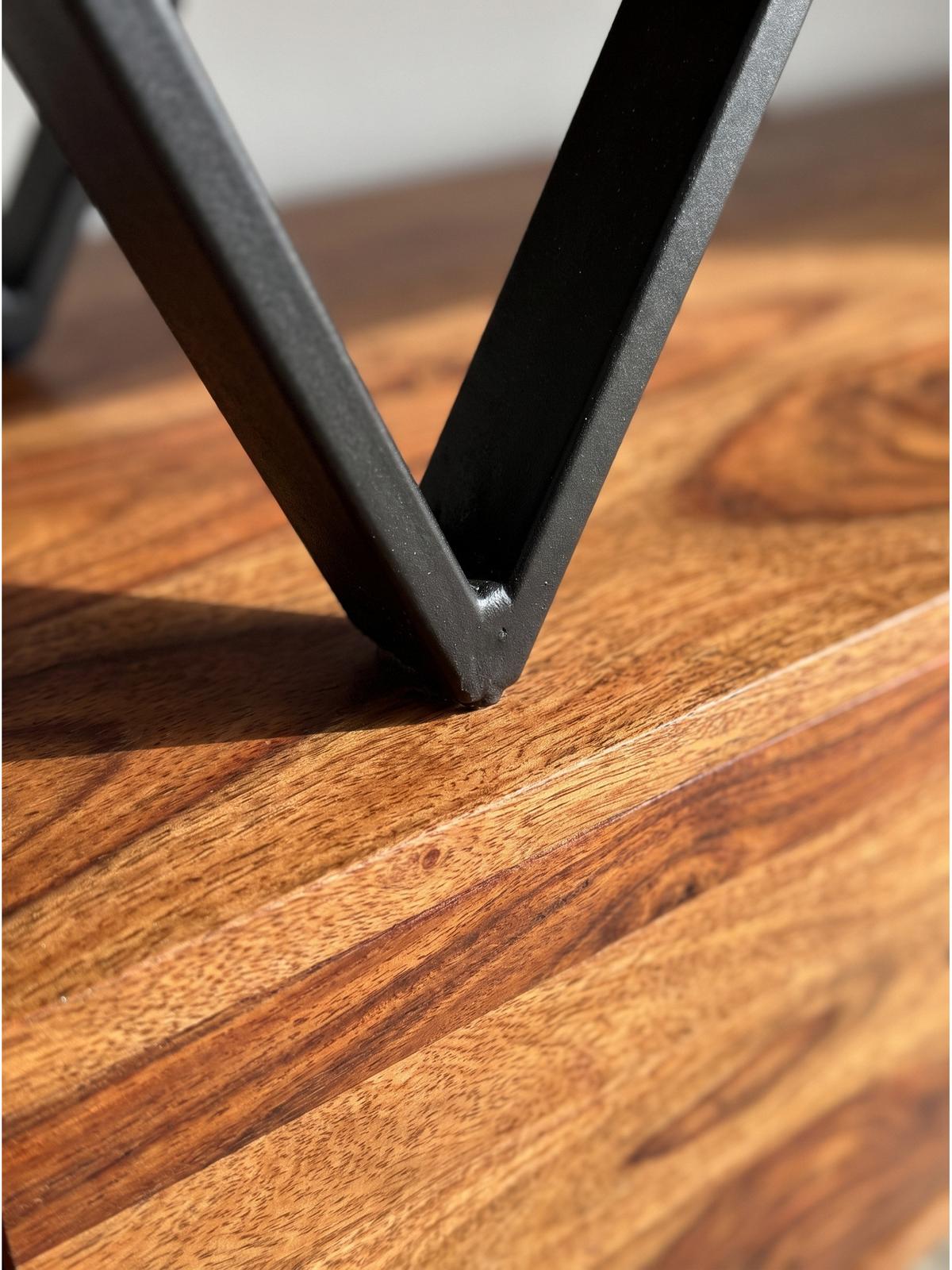 LOWBOARD AREZZO, Dunkles Massivholz, mit Stauraum, 160 x 35 x 56 cm - Schwarz/Braun, Holz/Metall (160/56/35cm) - KADIMA DESIGN