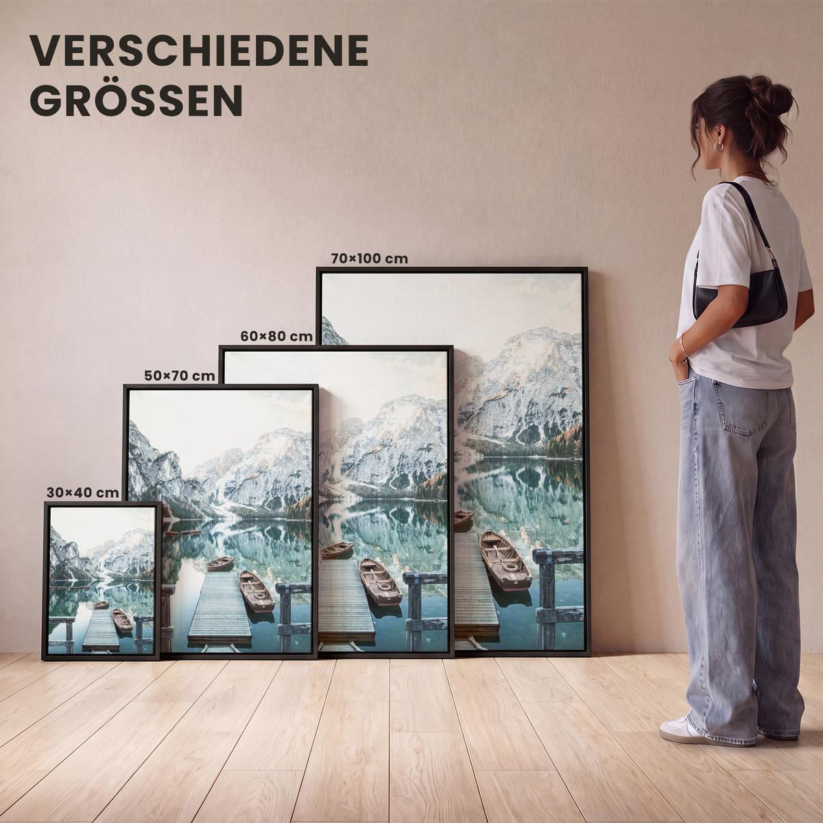 LEINWAND Bilder mit Rahmen - Natur - Berge - Schnee - Wald - Boot - 50x70 - Hellgrün, Textil (50/70cm) - MuchoWow