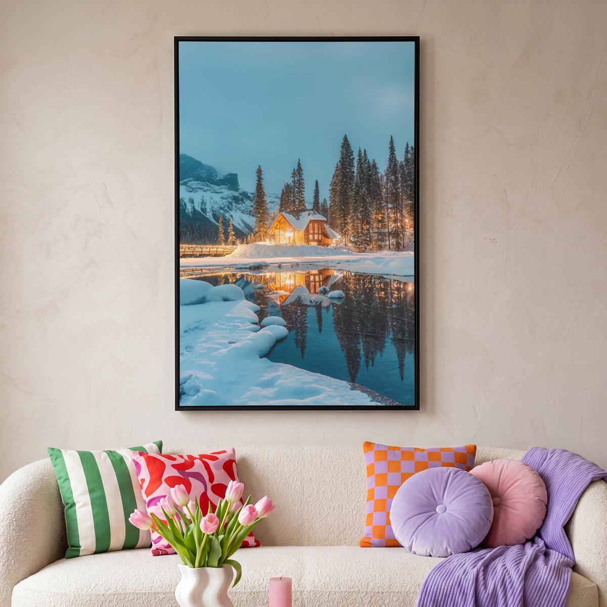 LEINWAND Bilder mit Rahmen - Winterlandschaft - Natur - Haus - Berge - Schnee - 100x150 - Hellblau, Textil (100/150cm) - MuchoWow