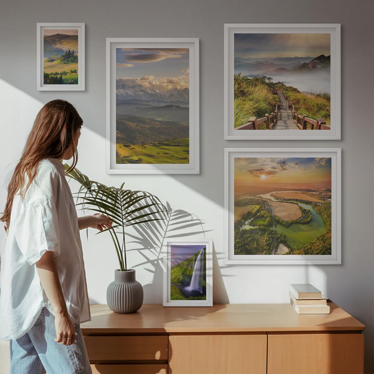 BILDER SET 5er Set - 50x50 cm & 20x30 cm & 40x60 cm Weißer Rahmen - Grüne Hügel mit einer Burg - Weiß, Kunststoff (40/60cm) - TULUP