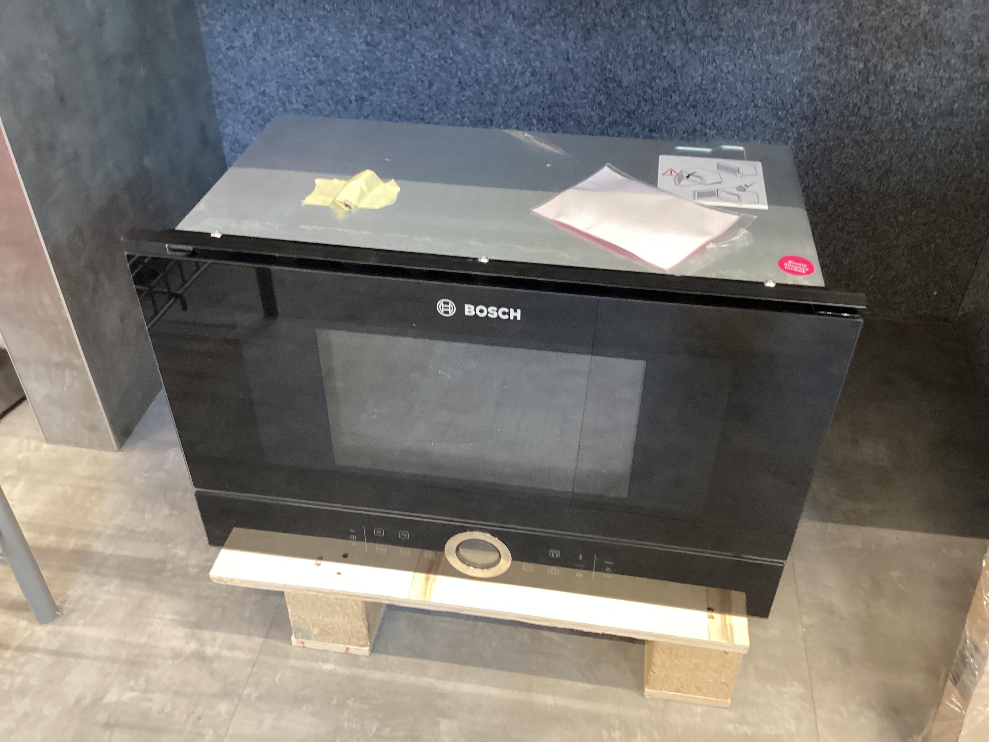 CSEPEL OUTLET BEÉÍTHETŐ MIKROHULLÁMÚ SÜTŐ BFL634GB1