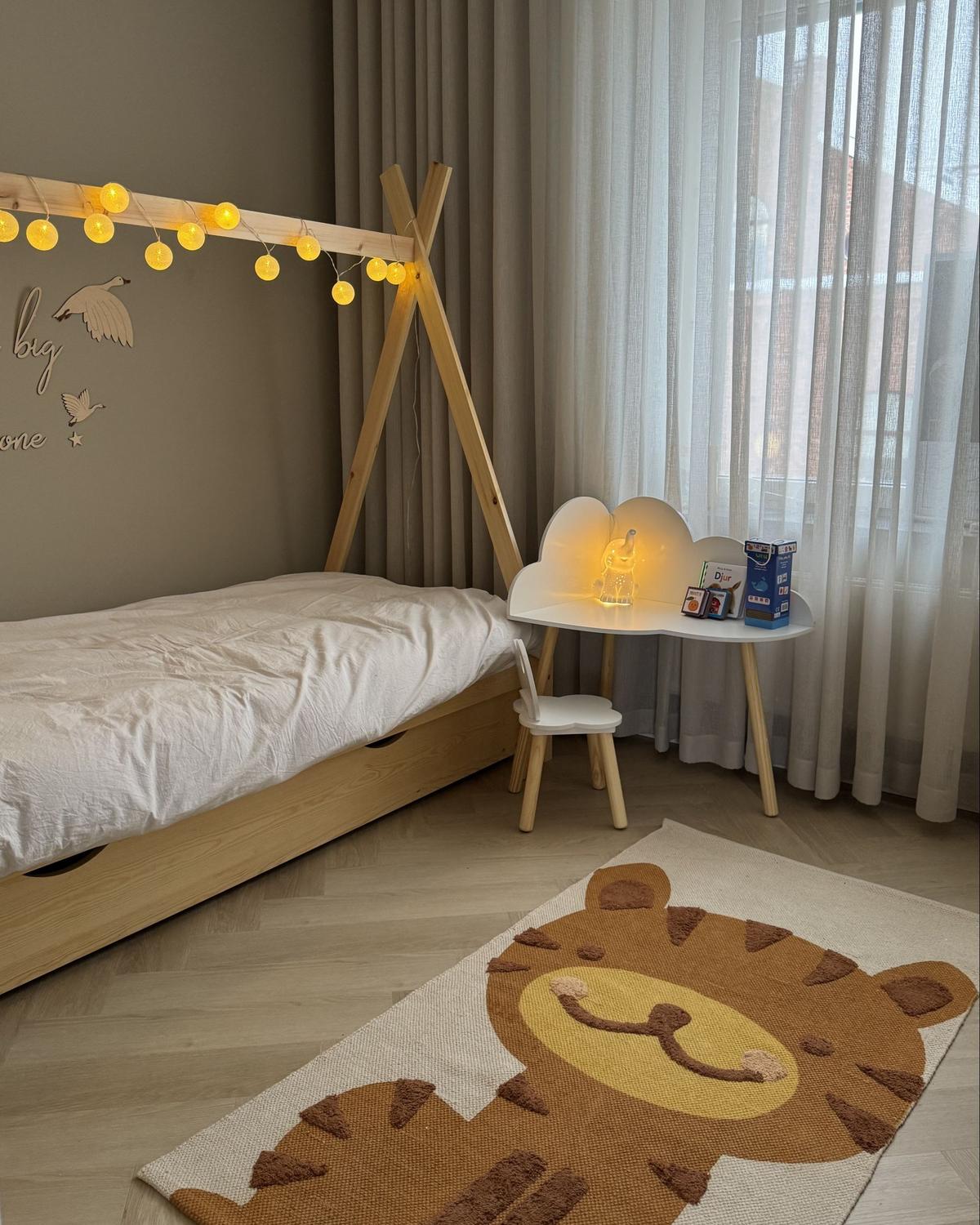 KINDERTISCH und Stuhlset Weiß Cloudy - Hellbraun, Holzwerkstoff (65/77/26cm) - Beliani