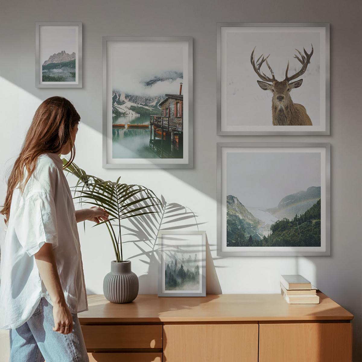 BILDER SET 5er Set - 50x50 cm & 20x30 cm & 40x60 cm Silberner Rahmen - Berge, See, Hirsche, Hütte, Nebel - Silberfarben, Kunststoff (40/60cm) - TULUP