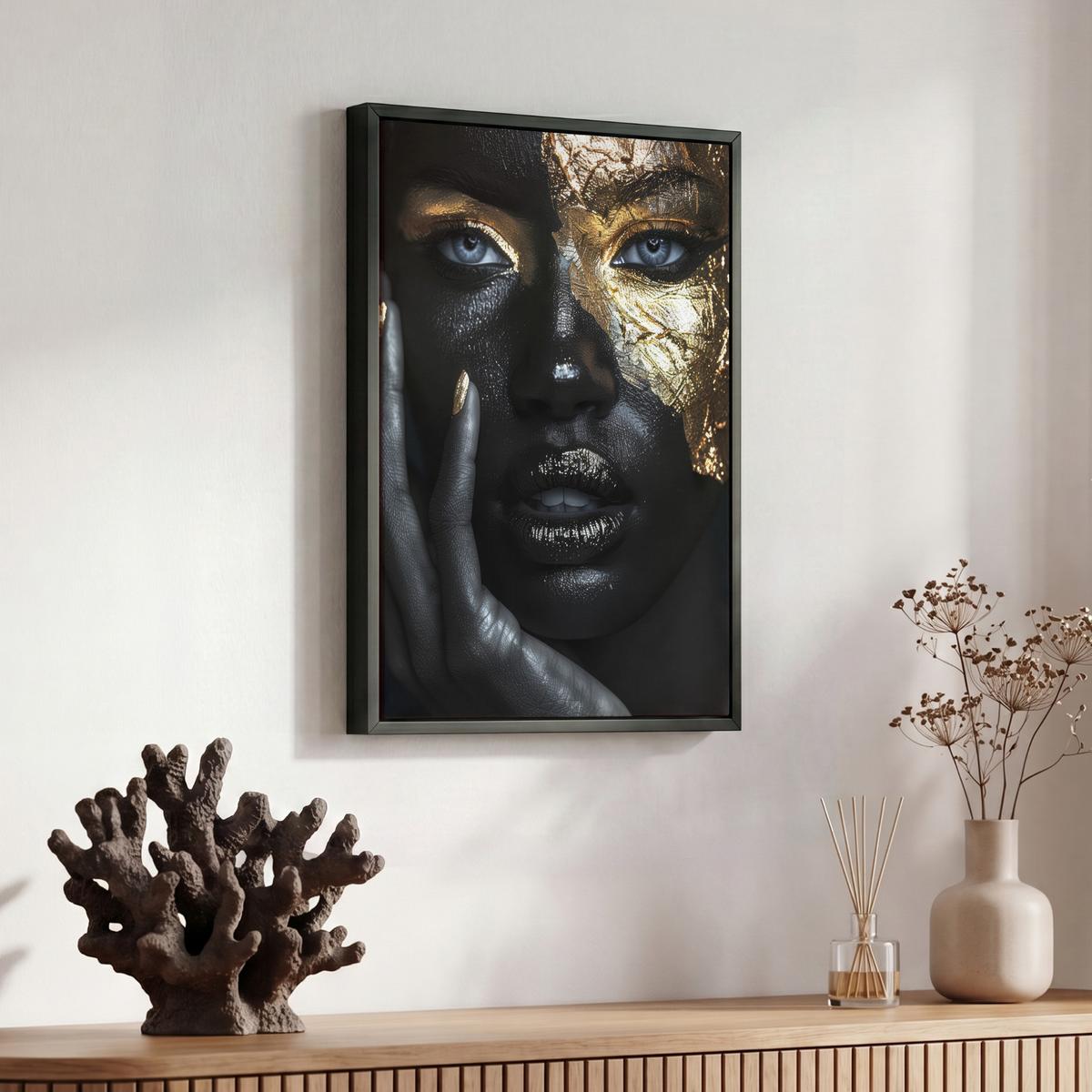 LEINWAND Bilder mit Rahmen - Frau - Gold - Porträt - Schwarz-Weiß - Luxus - 30x40 - Hellblau, Textil (30/40cm) - MuchoWow