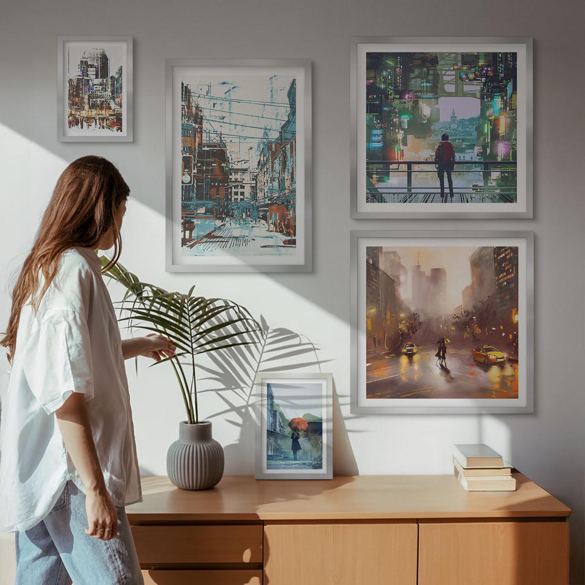 BILDER SET 5er Set - 50x50 cm & 20x30 cm & 40x60 cm Silberner Rahmen - Moderne, farbenfrohe Städte mit Charakteren - Silberfarben, Kunststoff (40/60cm) - TULUP