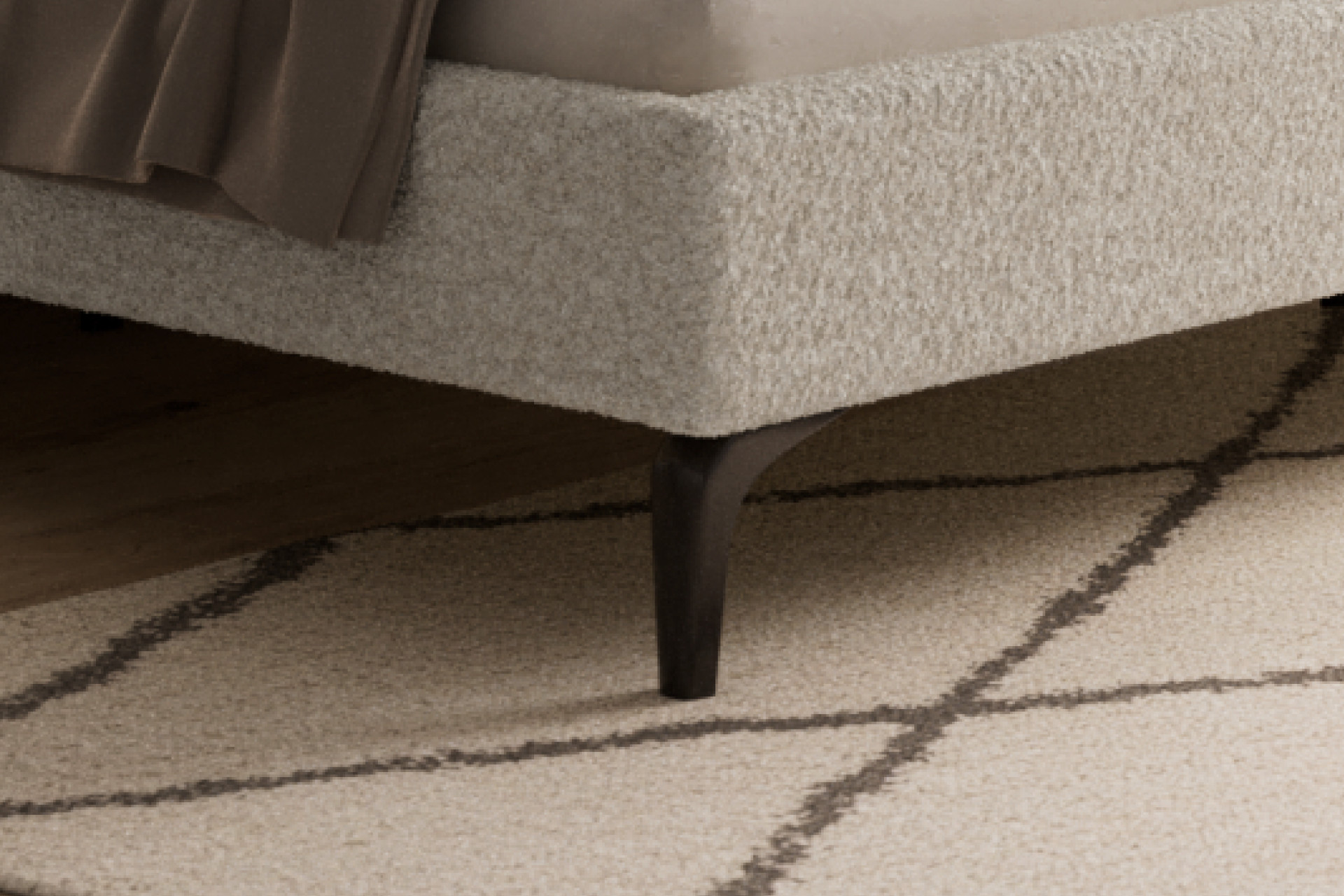 Polsterbett Elfenbein Füße Schwarz Winkelfuß 