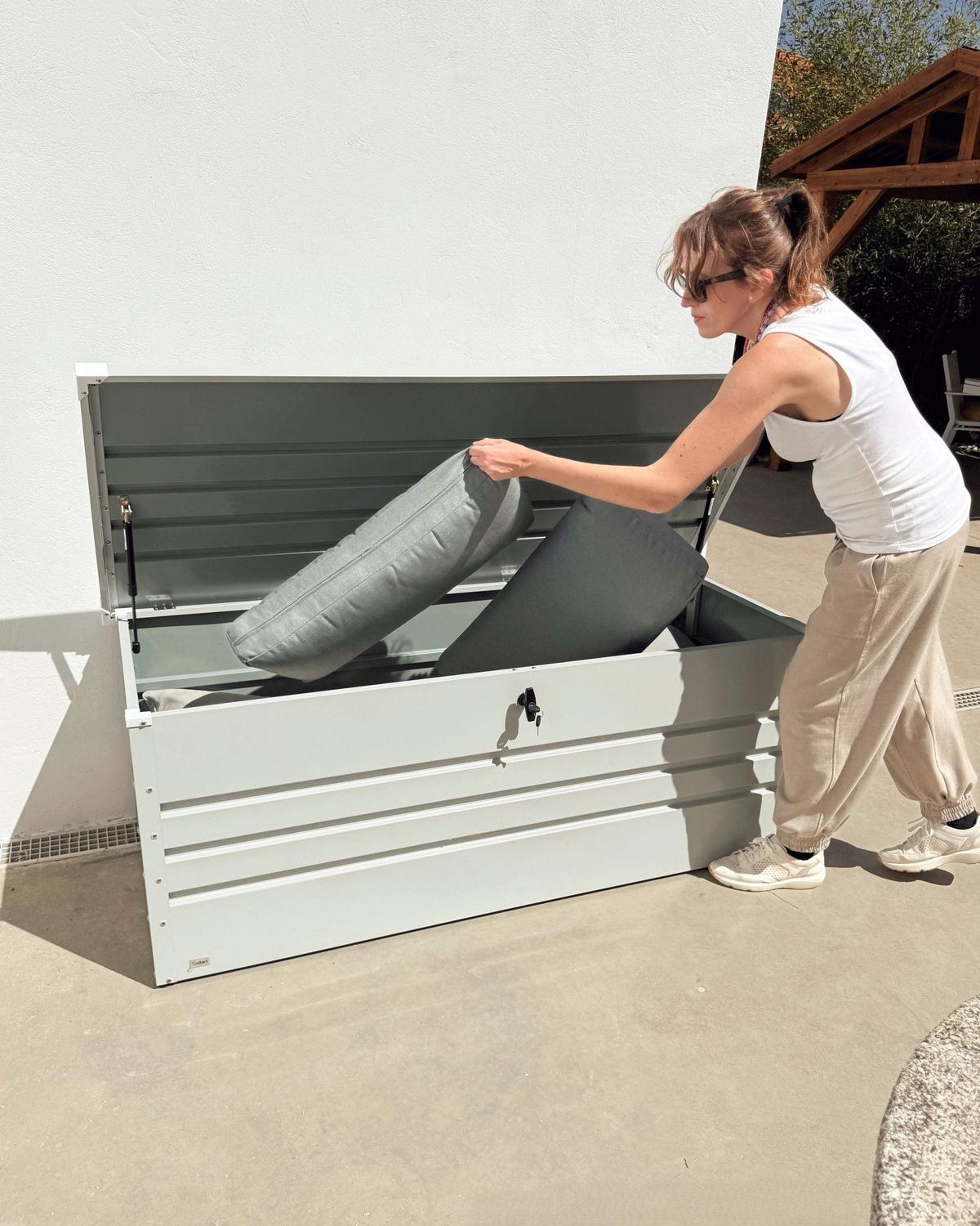AUFLAGENBOX Stahl hellgrau 165/70 cm Cebrosa - Hellgrau, Metall (165/67/70cm) - Beliani