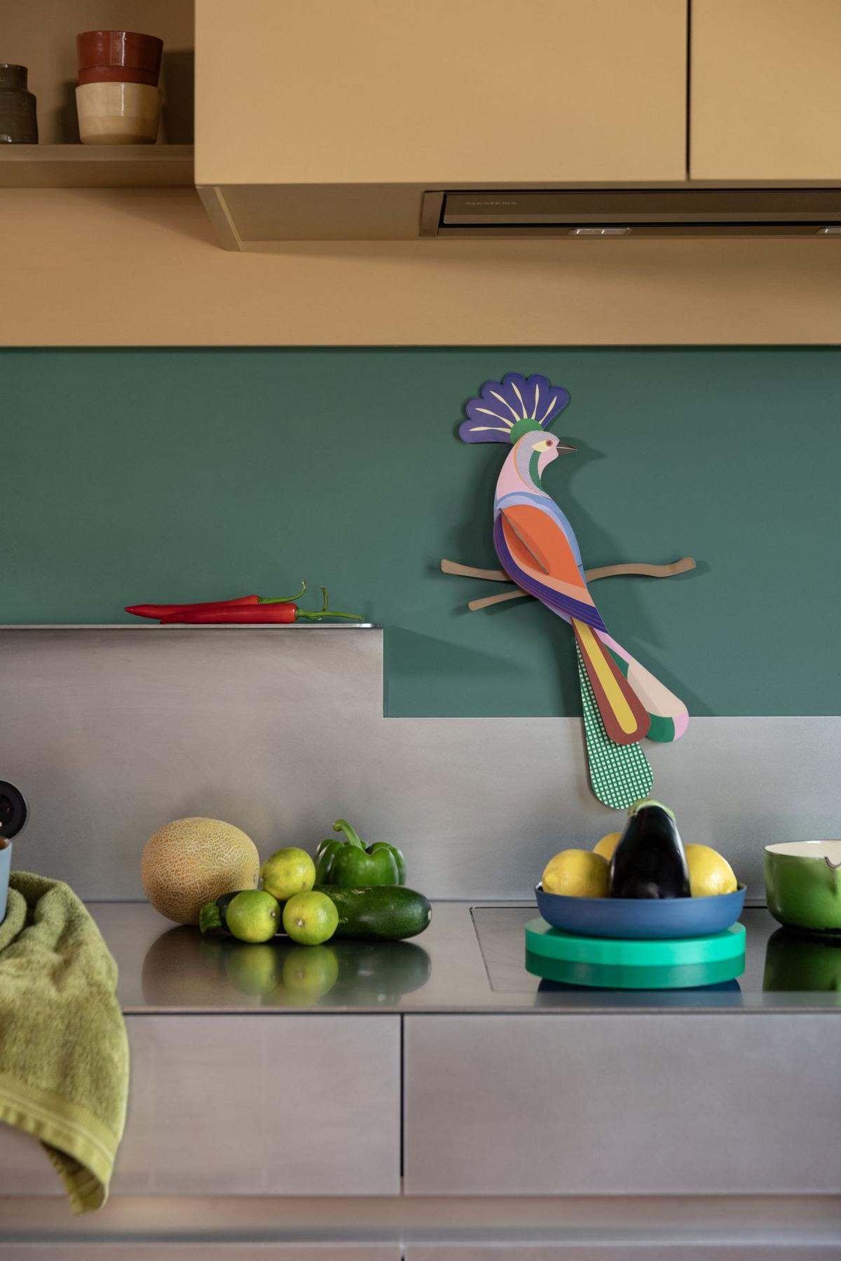 WANDDEKO Leuchtender Vogel 6.4/40.2 cm - Multicolor, Wellpappe (6.4/40.2/43cm) - Studio Roof