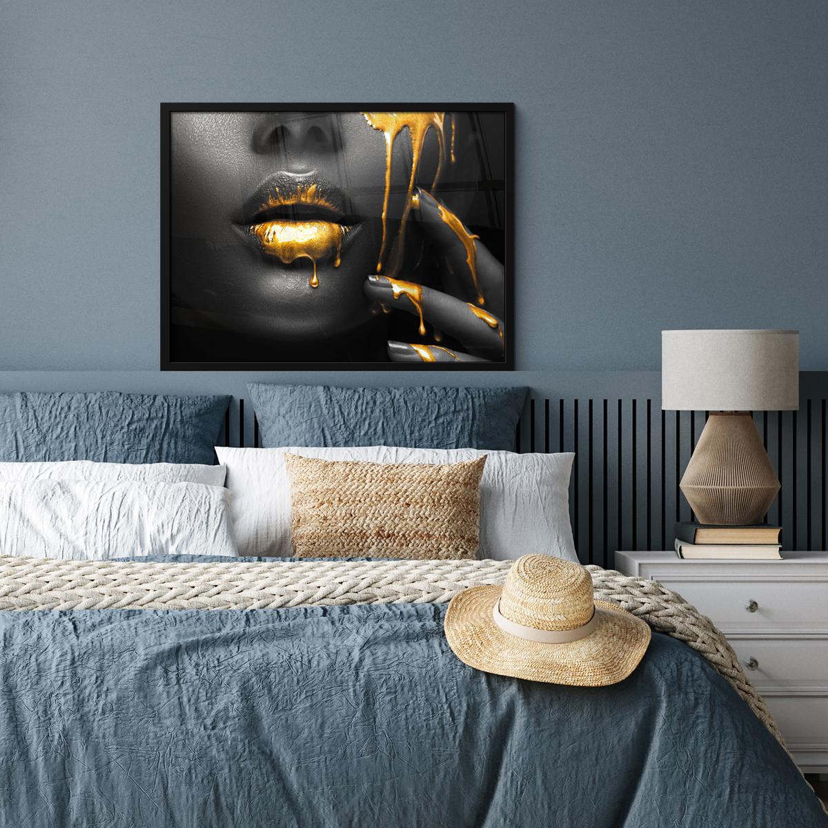 POSTER MIT RAHMENGERAHMTES BILD Frau - Schwarz - Gold - Gesicht - Lippen 80x60 cm - Goldfarben, Papier (80/60cm) - MuchoWow