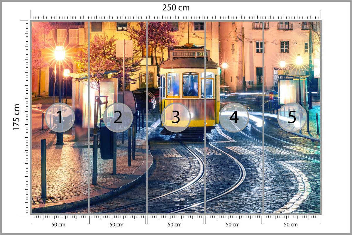 FOTOTAPETE für Wohnzimmer Lissabon Straßenbahn Nacht Altstadt 250x175 - Gelb/Beige, Papier (250/175cm) - Muralo