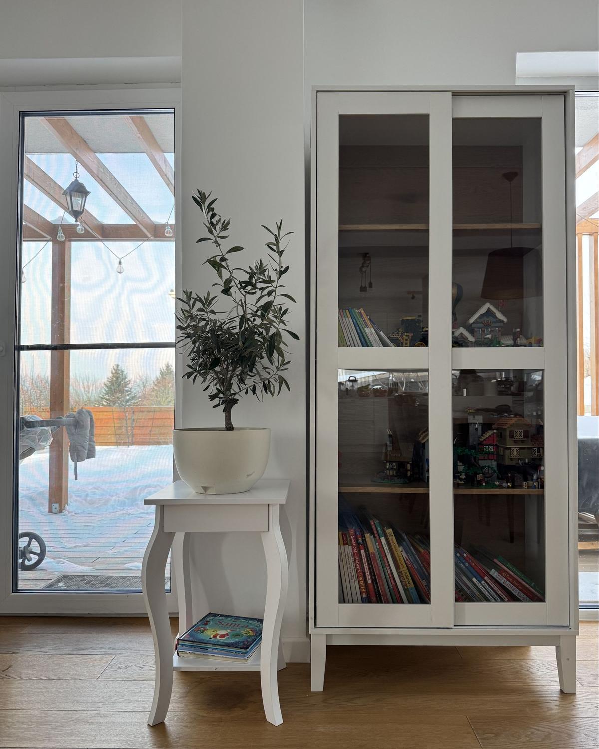 VITRINE mit Glastüren 80 cm Weiß Rumson - Weiß, Holzwerkstoff (80/183/40cm) - Beliani