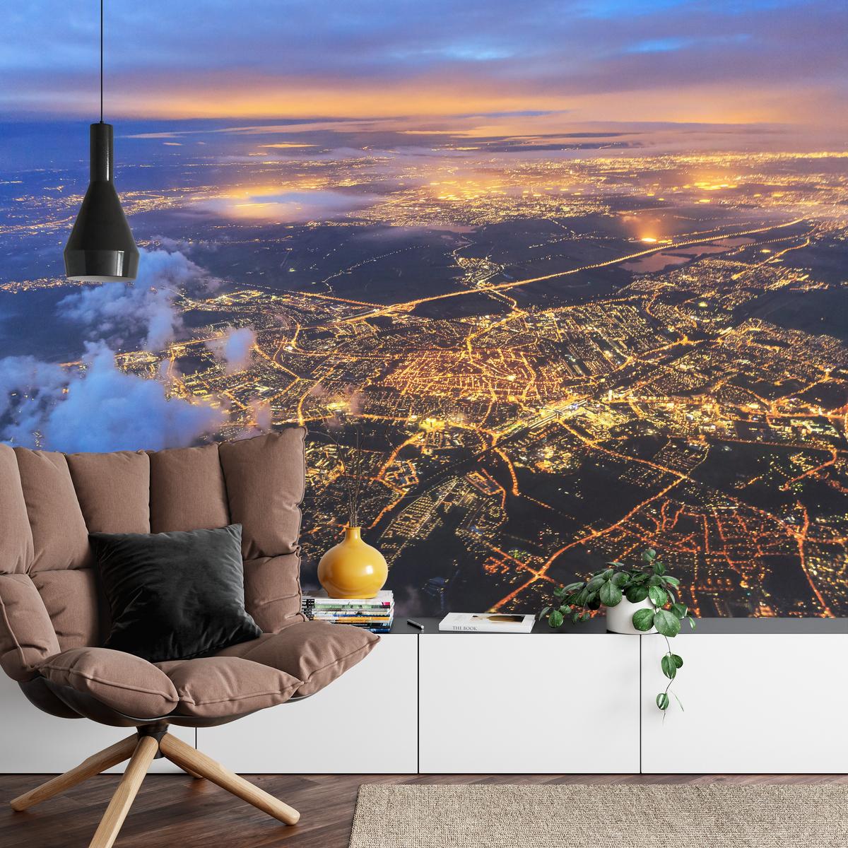 FOTOTAPETE für Wohnzimmer Vogelperspektive Beleuchtete Stadt Skyline 450x315 - Gelb/Orange, Papier (450/315cm) - Muralo