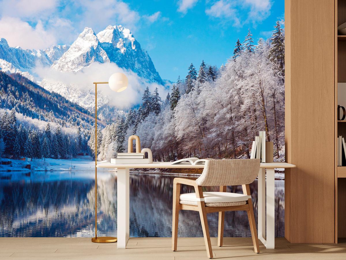 FOTOTAPETE für Wohnzimmer Winterberglandschaft See Nadelwald Schnee 150x105 - Blau/Braun, Papier (150/105cm) - Muralo