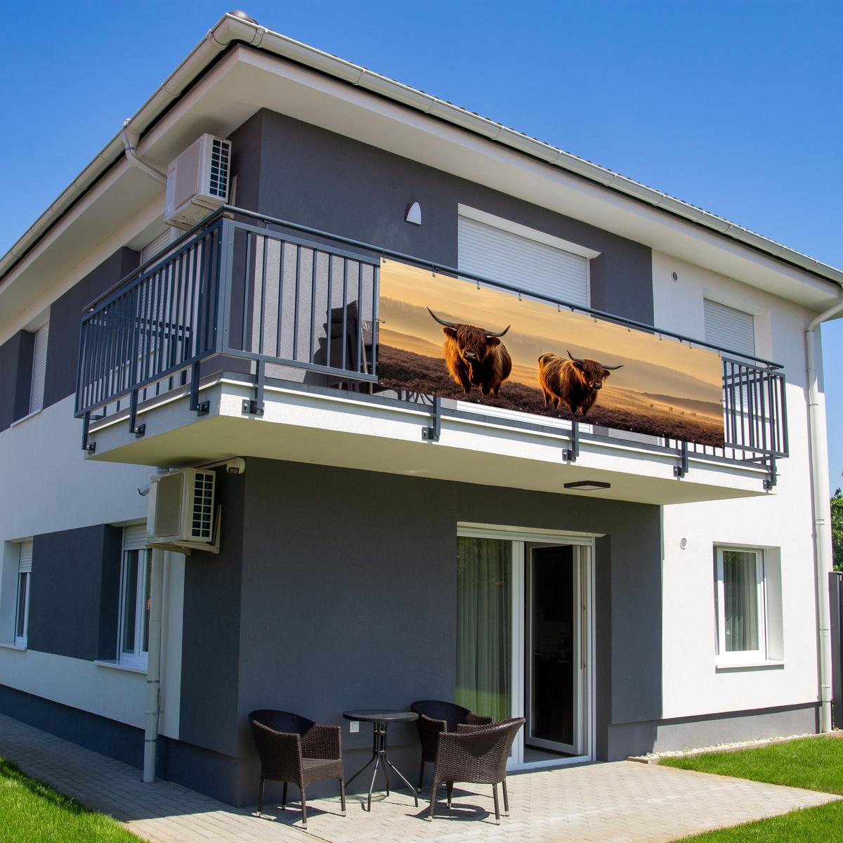 BALKON-SICHTSCHUTZ Schottische Hochlandbewohner - Heide - Landschaft - Tiere Windschutz 300x95 cm - Cognac, Kunststoff (300/95cm) - MuchoWow