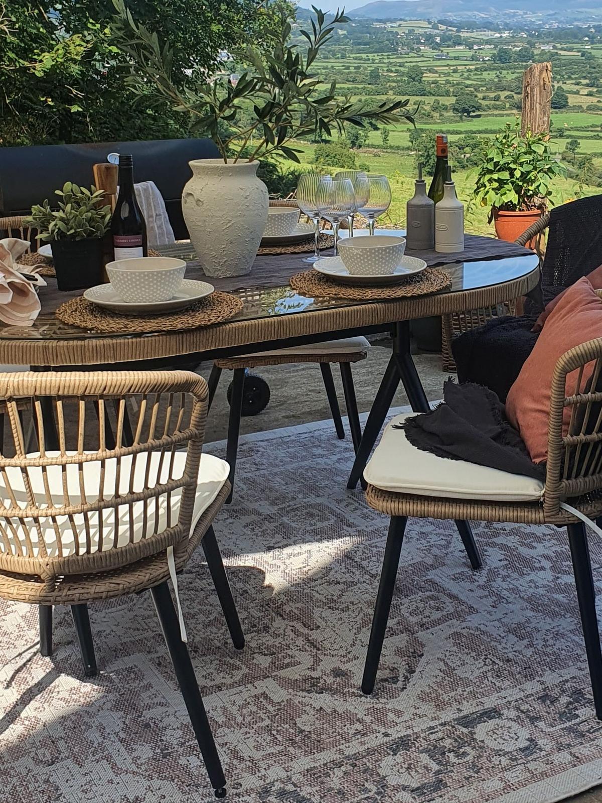 GARTENMÖBEL SET 6-Sitzer Rattan natürlich Auflagen beige Aliano II - Beige/Schwarz, Kunststoff - Beliani