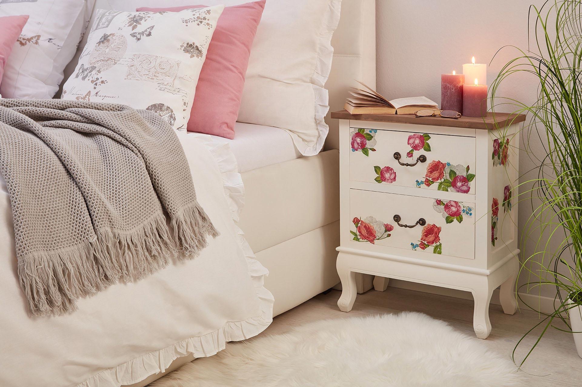 Nachtkäschen einfach und kreativ mit Blumenmuster selber dekorieren