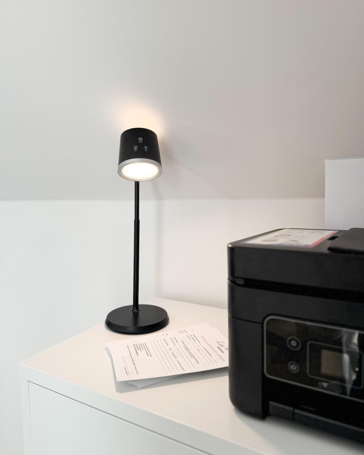 KABELLOSE LED Tischlampe mit Dimmer Schwarz Libra - Schwarz, Kunststoff (14/14/26cm) - Beliani