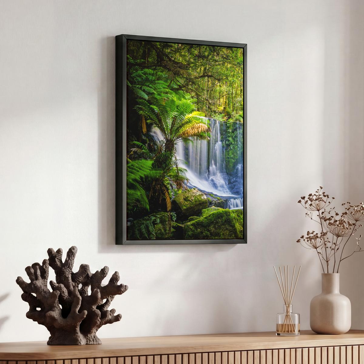 LEINWAND Bilder mit Rahmen - Dschungel - Wasserfall - Australien - Pflanzen - Natur - 30x40 - Dunkelgrün, Textil (30/40cm) - MuchoWow