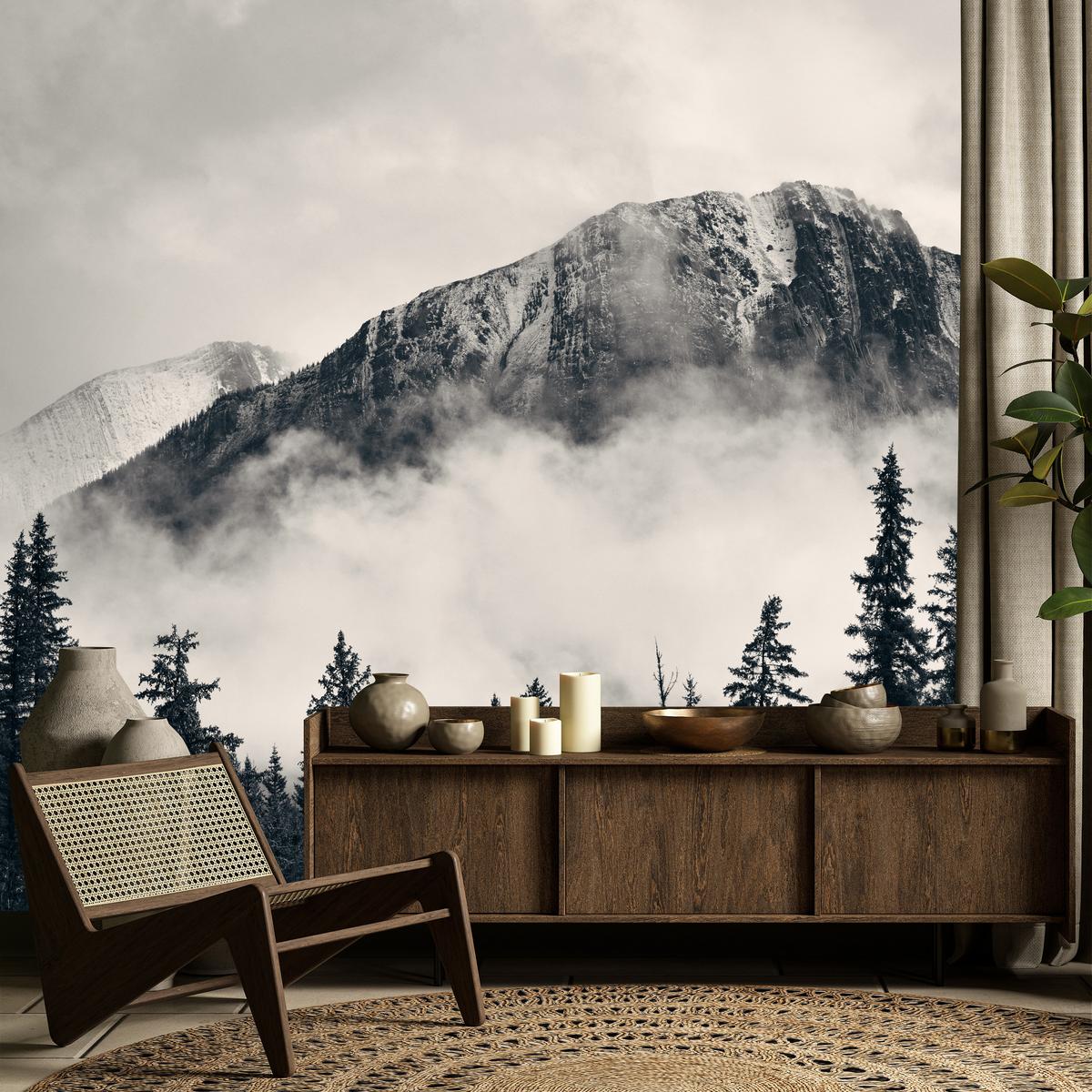 FOTOTAPETE für Wohnzimmer Nadelwald im Nebel im Hintergrund Berge 300x210 - Beige/Schwarz, Papier (300/210cm) - Muralo