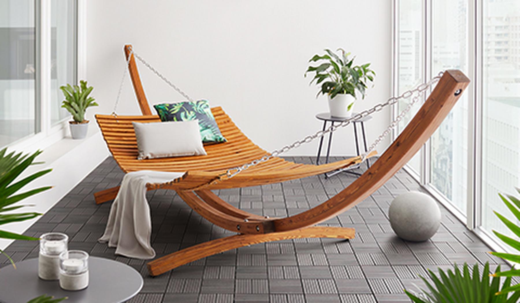 Gartenmöbelmaterialien im Vergleich mömax