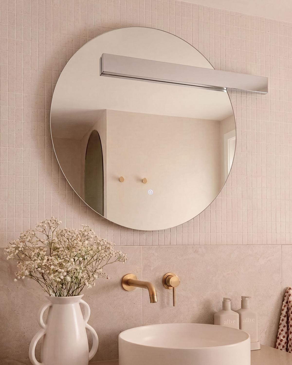 LED-BADEZIMMER-SPIEGEL 107/90 cm Silber Anost - Silberfarben, Glas (107/90/4cm) - Beliani