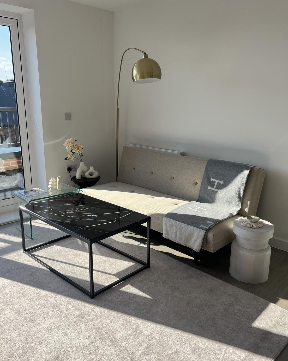 COUCHTISCH Marmor Optik schwarz rechteckig 60/100 cm Delano - Schwarz, Holzwerkstoff (60/100/45cm) - Beliani