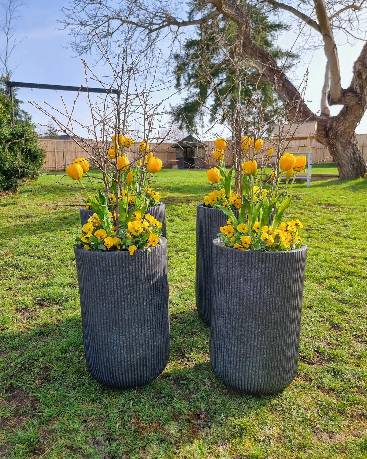 BLUMENTOPF schwarz rund 37/37/56 cm Eantio - Schwarz, Naturmaterialen (56cm) - Beliani