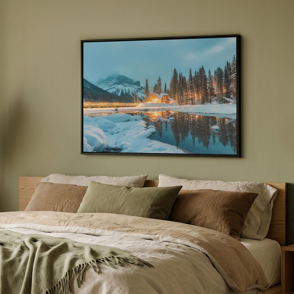 LEINWAND Bilder mit Rahmen - Winterlandschaft - Natur - Haus - Berge - Schnee - 100x70 - Hellblau, Textil (100/70cm) - MuchoWow