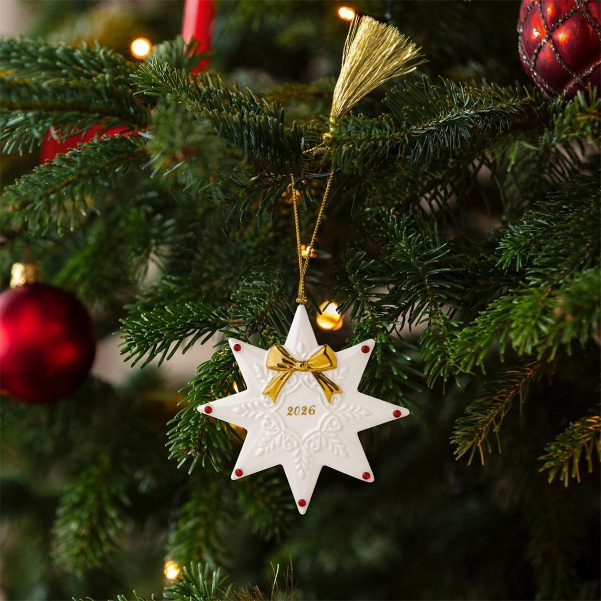 ORNAMENTE STERN 2026 Christmas Classics weiß-gold 0,9 x 11,3 x 11,3 cm 6er Set - Goldfarben/Weiß, Keramik (11.3/11.3/1cm) - Villeroy & Boch