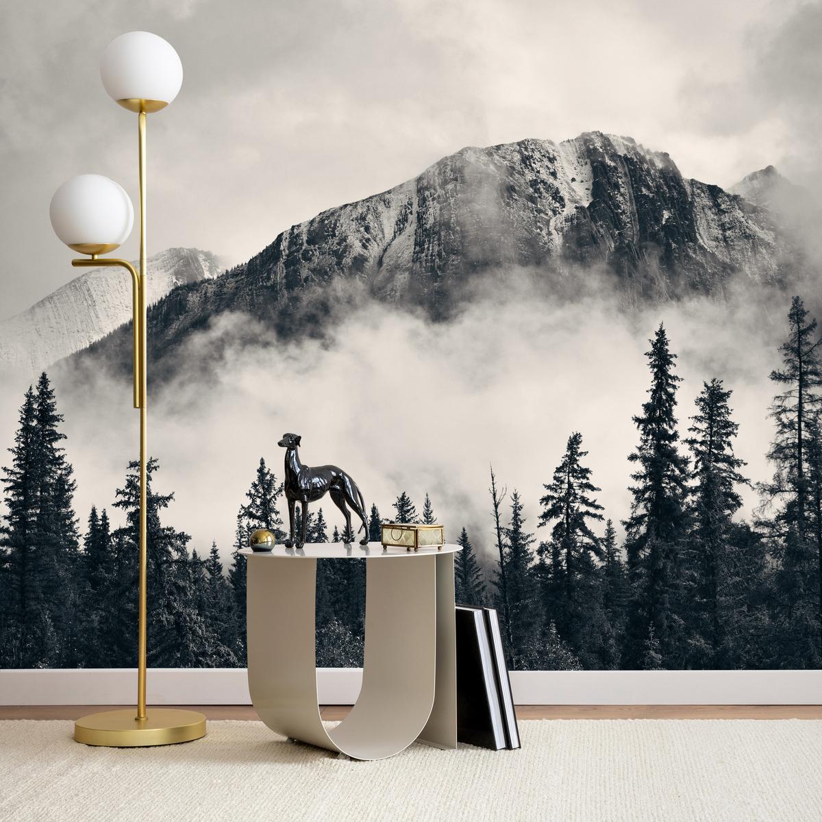 FOTOTAPETE für Wohnzimmer Nadelwald im Nebel im Hintergrund Berge 300x210 - Beige/Schwarz, Papier (300/210cm) - Muralo