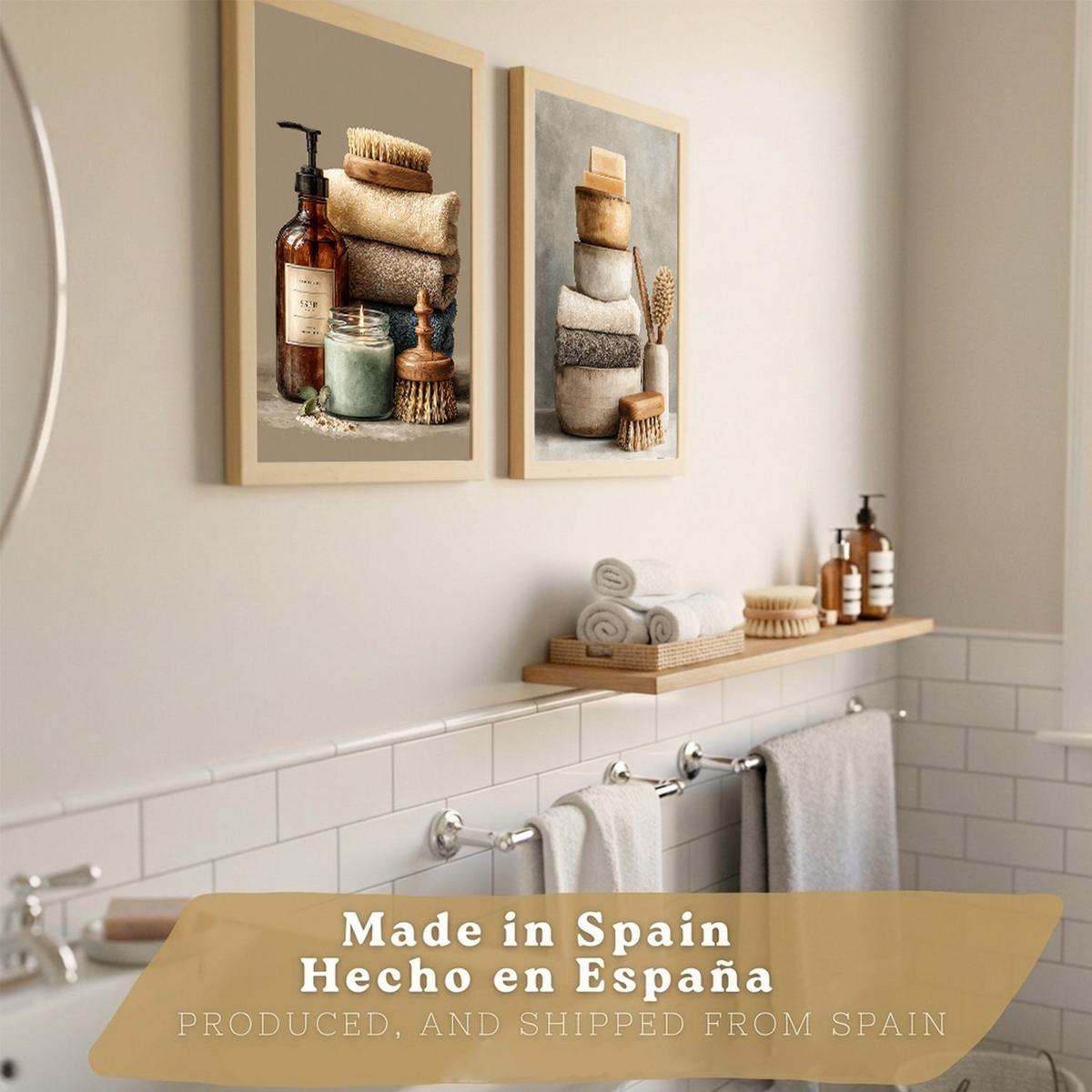 POSTER 2er-Set dekorative Badezimmer-Wandbilder und für Waschbecken, Dusche, WC mit Seifen, Handtüchern und Bürsten, Naturstil Rahmenlos A4 - Klar, Papier (29.7/21/3cm) - Nacnic