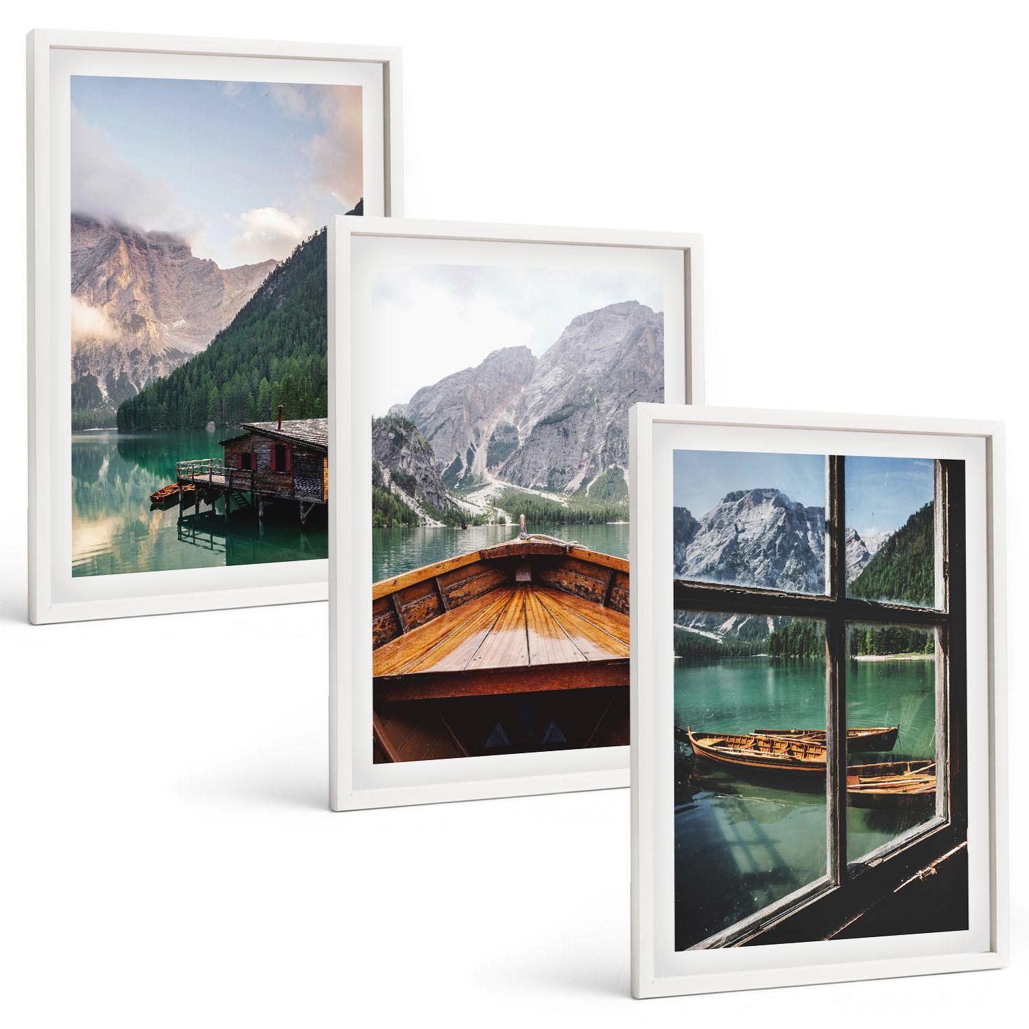 BILDER SET 3er Set - 40x60 cm Weißer Rahmen - Hütten am Bergsee Łódź - Weiß, Kunststoff (40/60cm) - TULUP